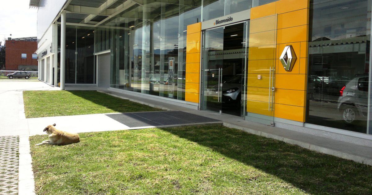 O pavimento permeável pode ser aplicado na grama com o objetivo de proteger o sistema radicular da vegetação.