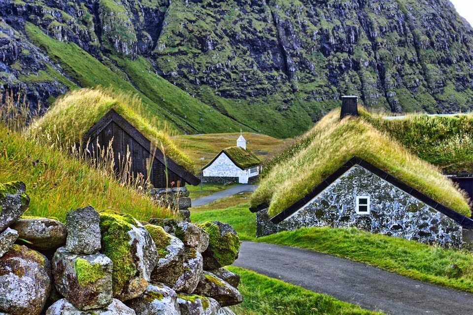green-roof-houses-of-faroe-islands