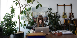 decoração de home office com plantas