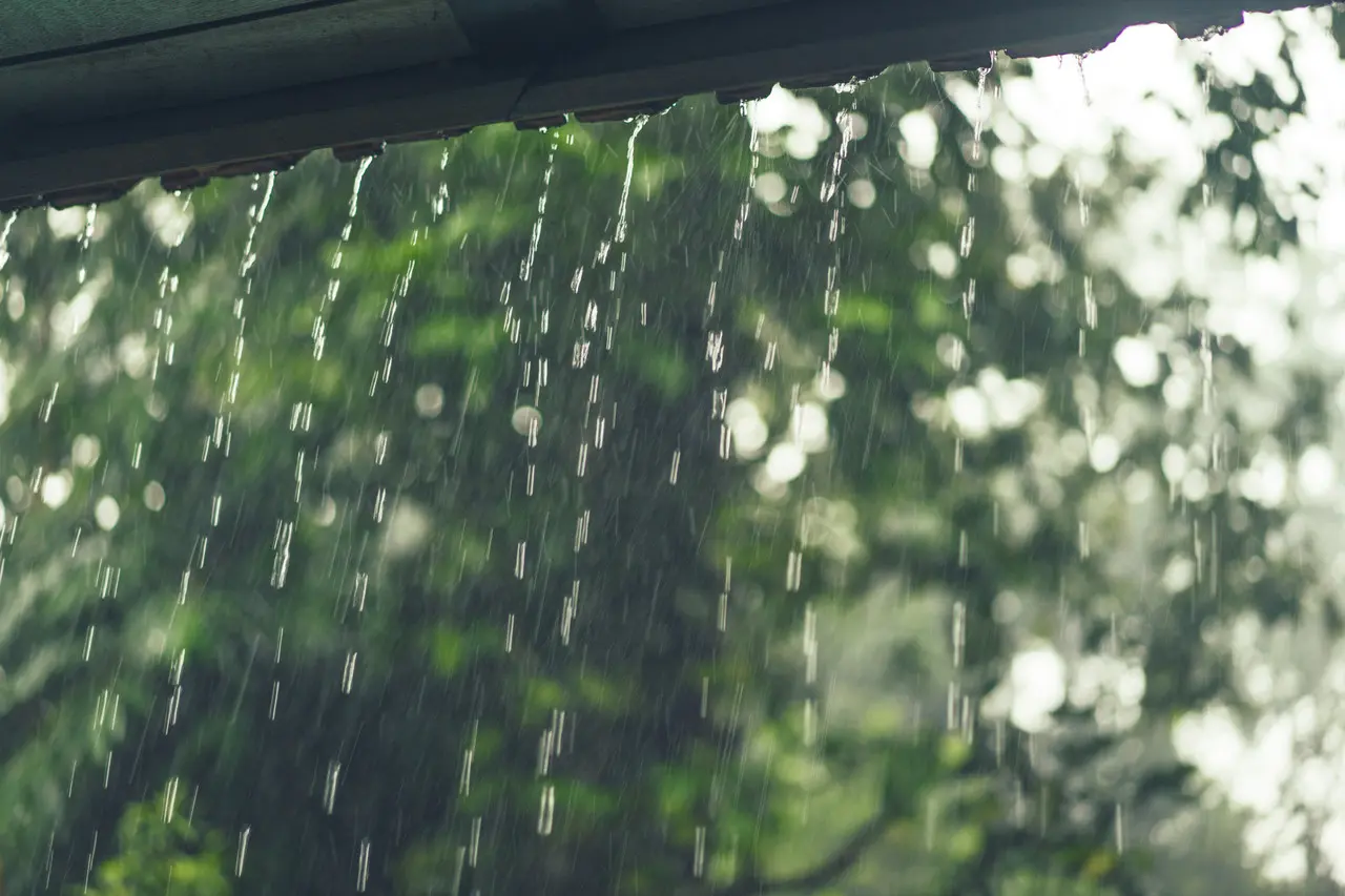 gotas-caindo-tipos-de-cisternas-para-água-da-chuva