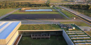 Imagem de prédios com telhados verdes para simbolizar a agenda 2030 para o desenvolvimento sustentável