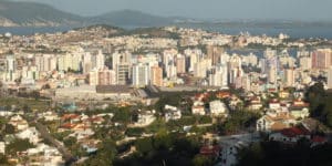 imagem da cidade de São José (SC) em uma vista panorâmica